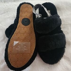 Ugg fluff slippers NWT